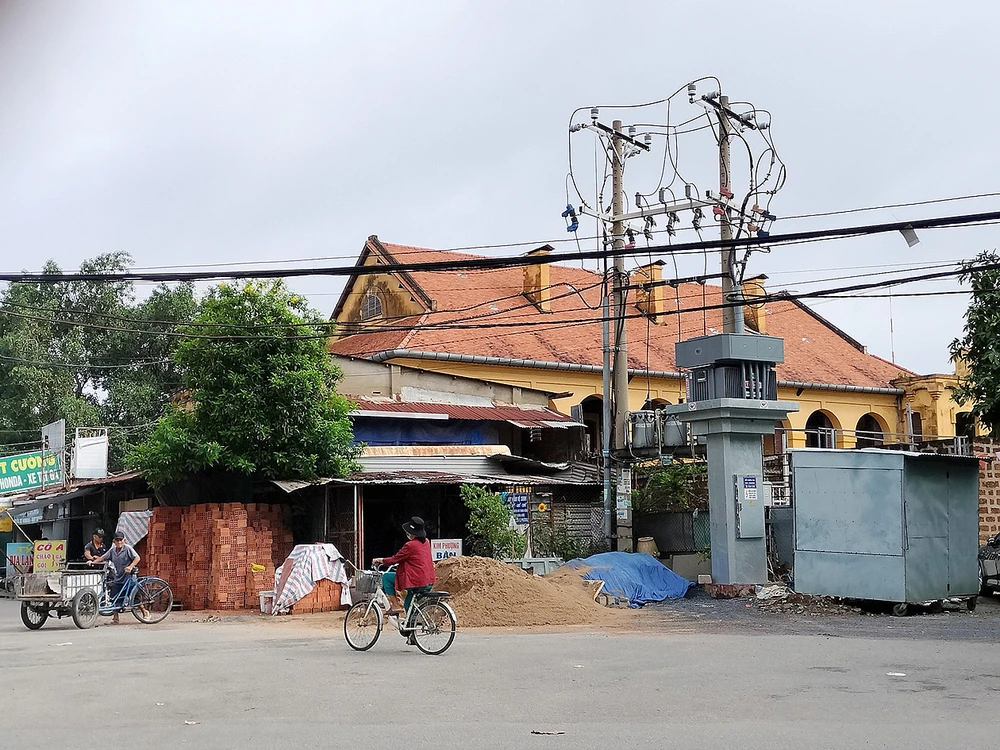 Di tích quốc gia Thành cổ Biên Hòa bị che chắn