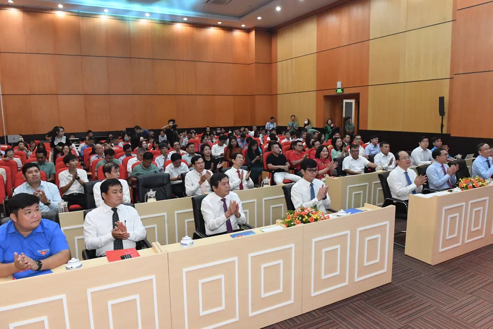 Các đại biểu dự chương trình tại Hội trường Báo SGGP. Ảnh: VIỆT DŨNG Các đại biểu dự chương trình tại Hội trường Báo SGGP. Ảnh: VIỆT DŨNG