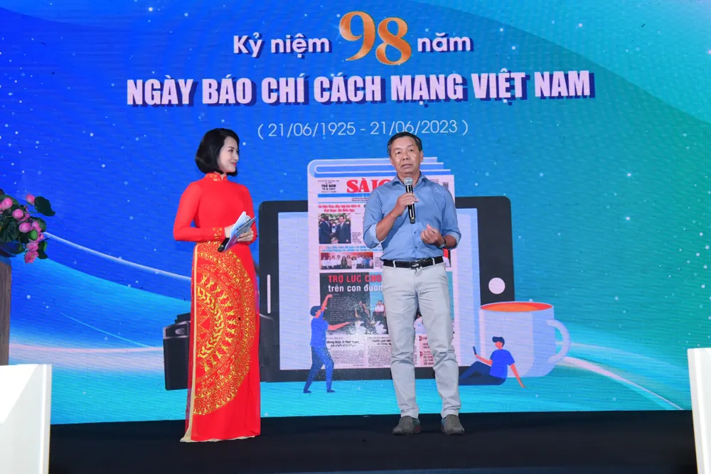 Nhà báo Phạm Hoài Nam chia sẻ tại chương trình. Ảnh: VIỆT DŨNG Nhà báo Phạm Hoài Nam chia sẻ tại chương trình. Ảnh: VIỆT DŨNG
