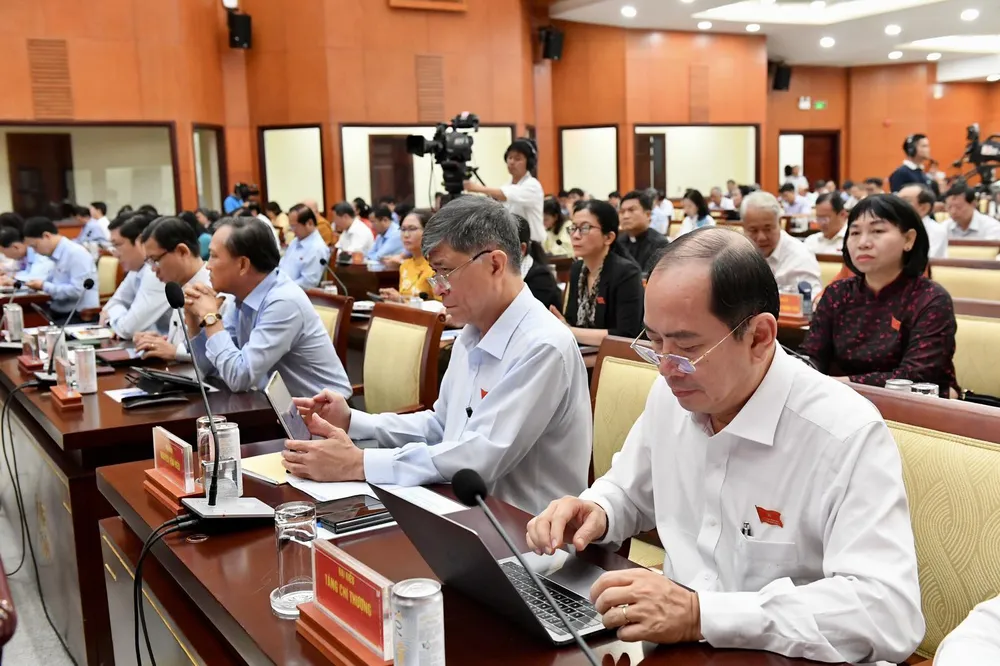 Các đại biểu tham dự kỳ họp. Ảnh: VIỆT DŨNG