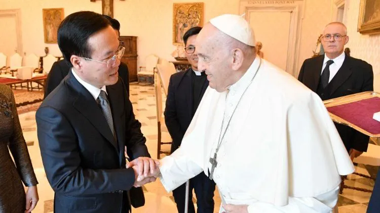 Chủ tịch nước Võ Văn Thưởng và Giáo hoàng Francis. Chủ tịch nước Võ Văn Thưởng và Giáo hoàng Francis.