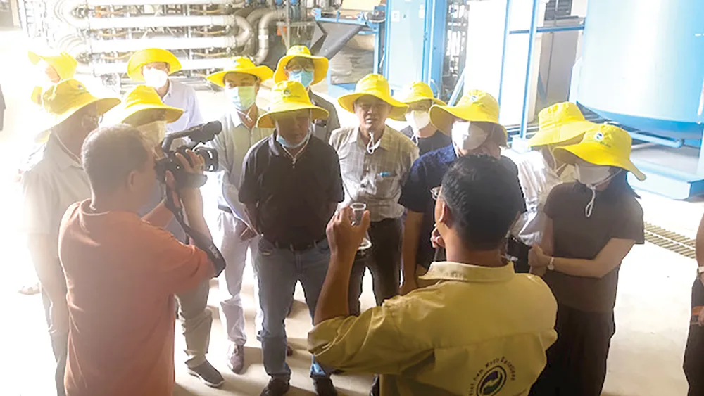 Đoàn bác sĩ tìm hiểu về quy trình xử lý nước rỉ rác tại VWS Đoàn bác sĩ tìm hiểu về quy trình xử lý nước rỉ rác tại VWS