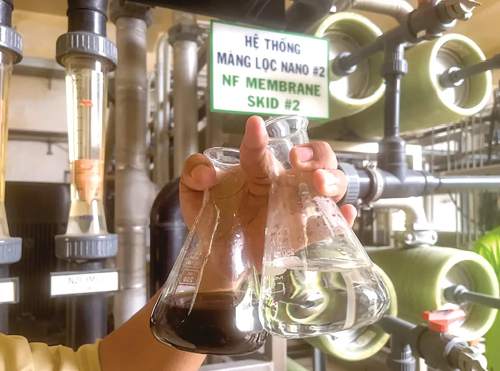 Nước rỉ rác trước và sau khi được xử lý bằng công nghệ nano Nước rỉ rác trước và sau khi được xử lý bằng công nghệ nano