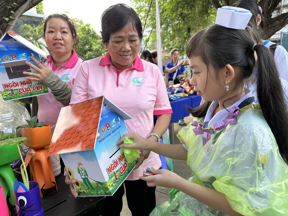 Mô hình “Ngôi nhà của pin” góp phần nâng cao nhận thức cho người dân trong việc giữ gìn, bảo vệ môi trường