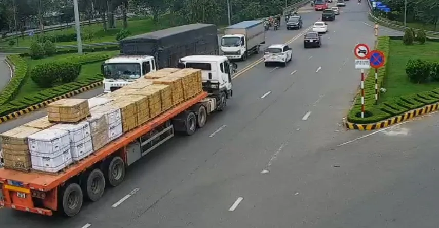 Cầu Rạch Miễu đông xe vào giờ cao điểm, các phương tiện di chuyển chậm, không xảy ra tình trạng kẹt xe Cầu Rạch Miễu đông xe vào giờ cao điểm, các phương tiện di chuyển chậm, không xảy ra tình trạng kẹt xe