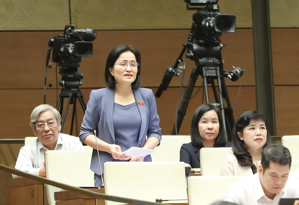 Đại biểu Trần Thị Kim Nhung (Quảng Ninh) chất vấn sáng 8-11. Ảnh: QUANG PHÚC Đại biểu Trần Thị Kim Nhung (Quảng Ninh) chất vấn sáng 8-11. Ảnh: QUANG PHÚC