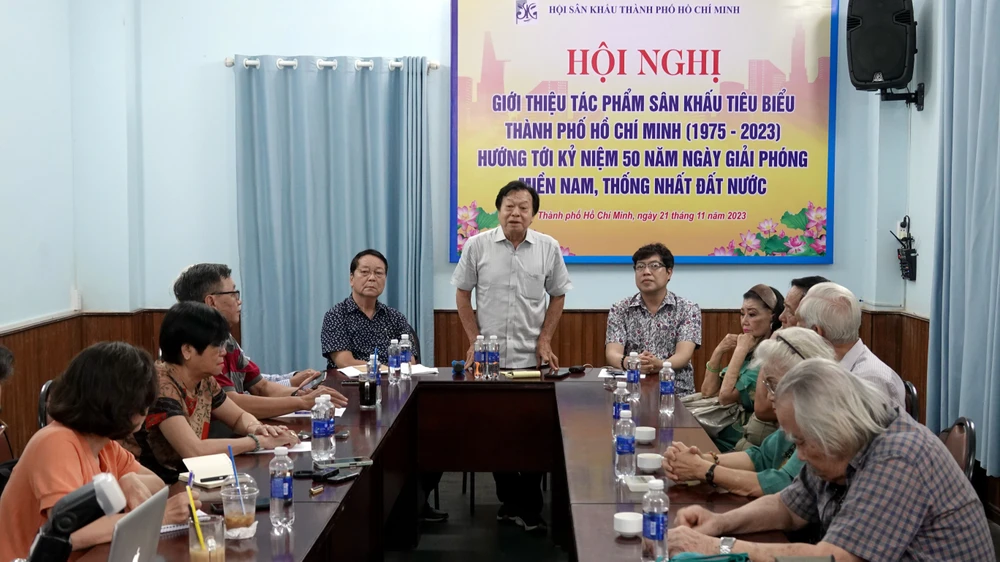 Hội nghị Giới thiệu tác phẩm sân khấu tiêu biểu TPHCM (1975-2023) nhận được nhiều ý kiến đóng góp của các nghệ sĩ sân khấu lão thành. Ảnh: THÚY BÌNH.