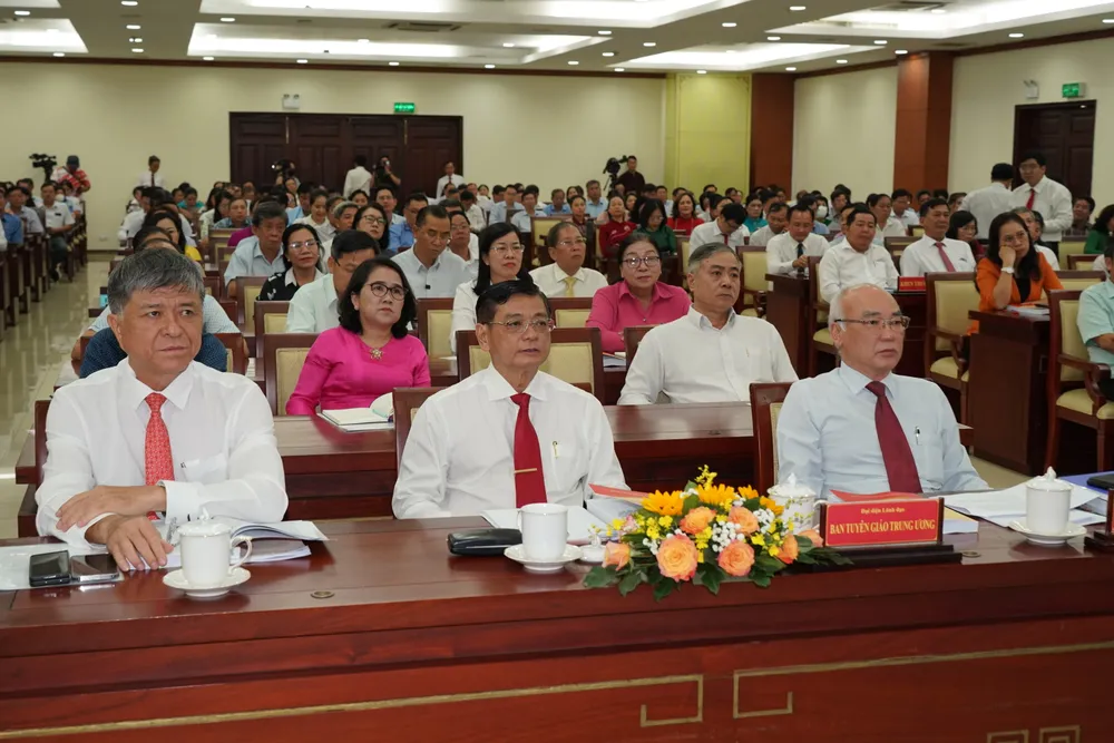 Các đại biểu dự hội nghị. Ảnh: HOÀNG HÙNG lanh-dao-tp-5449.jpeg