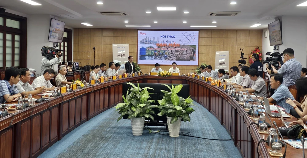Quang cảnh hội thảo z5288456785570-8805bbee551d0af4525adfb5c9ec7196-605.jpg
