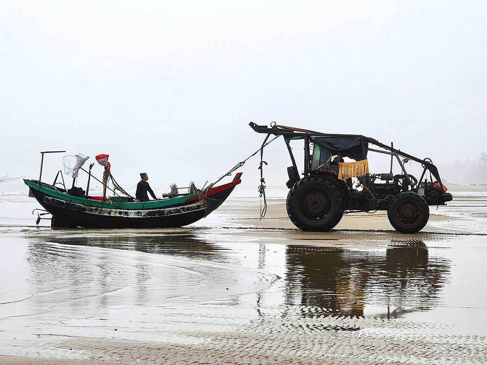 Máy kéo tàu thuyền