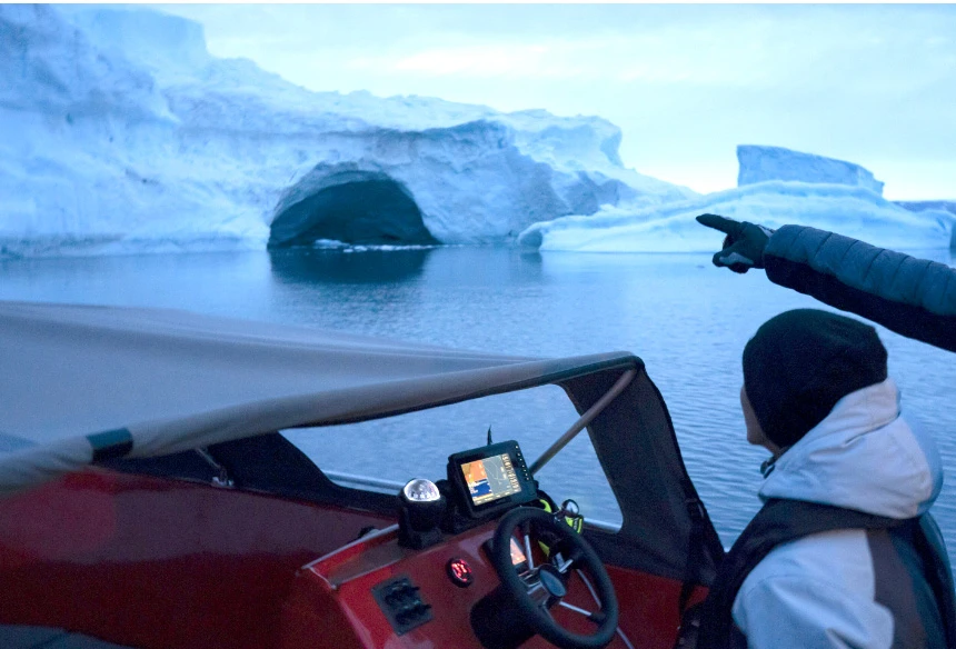 Theo dõi các tảng băng ở Greenland. Ảnh: Phys.org