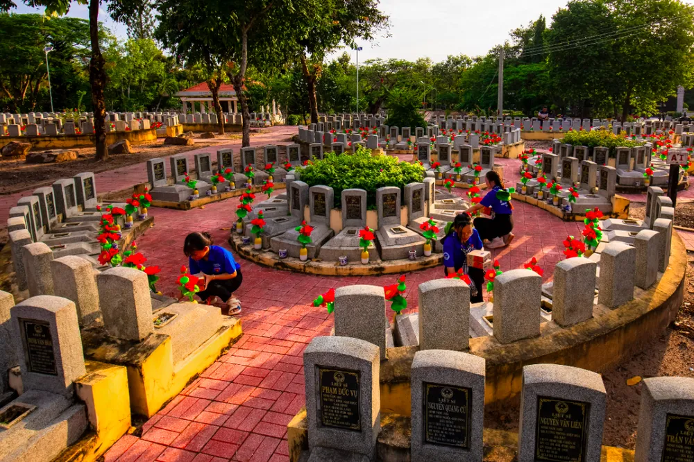 Ảnh dự thi chủ đề 2 - Cống hiến.png