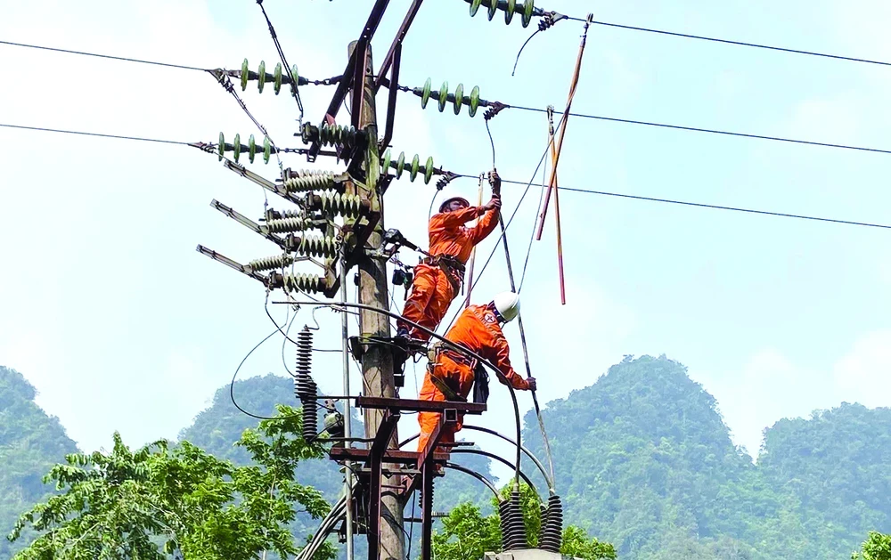 Thủ tướng yêu cầu chủ động giải pháp bảo đảm cung ứng đủ điện phục vụ sản xuất kinh doanh và đời sống nhân dân trong thời gian cao điểm năm 2025 và giai đoạn 2026-2030.