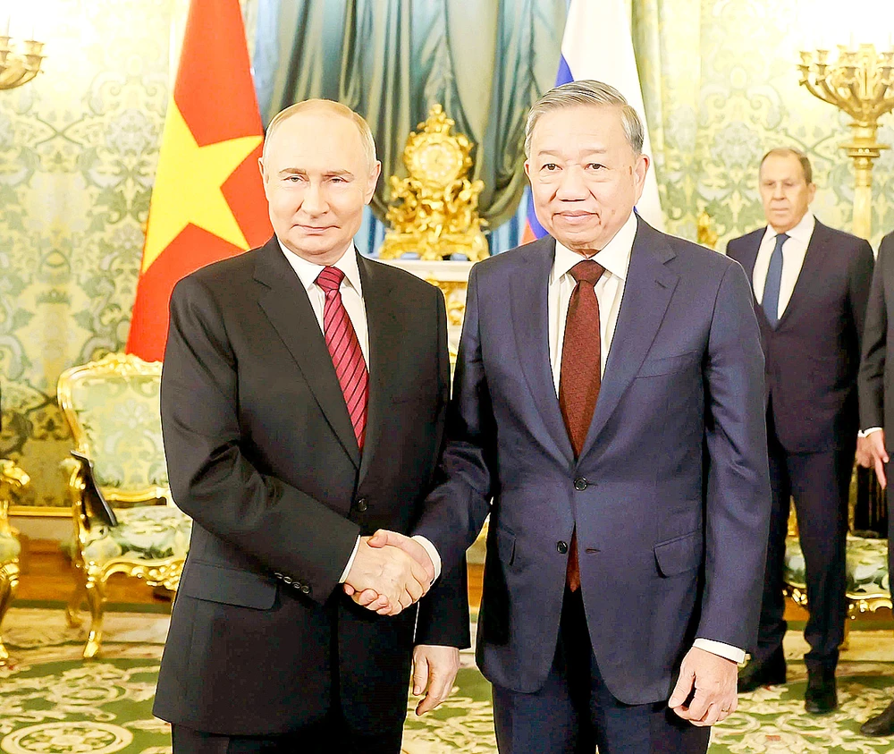 Tổng Bí thư Tô Lâm hội đàm hẹp với Tổng thống Nga Vladimir Putin. Ảnh: TTXVN CN1j.jpg