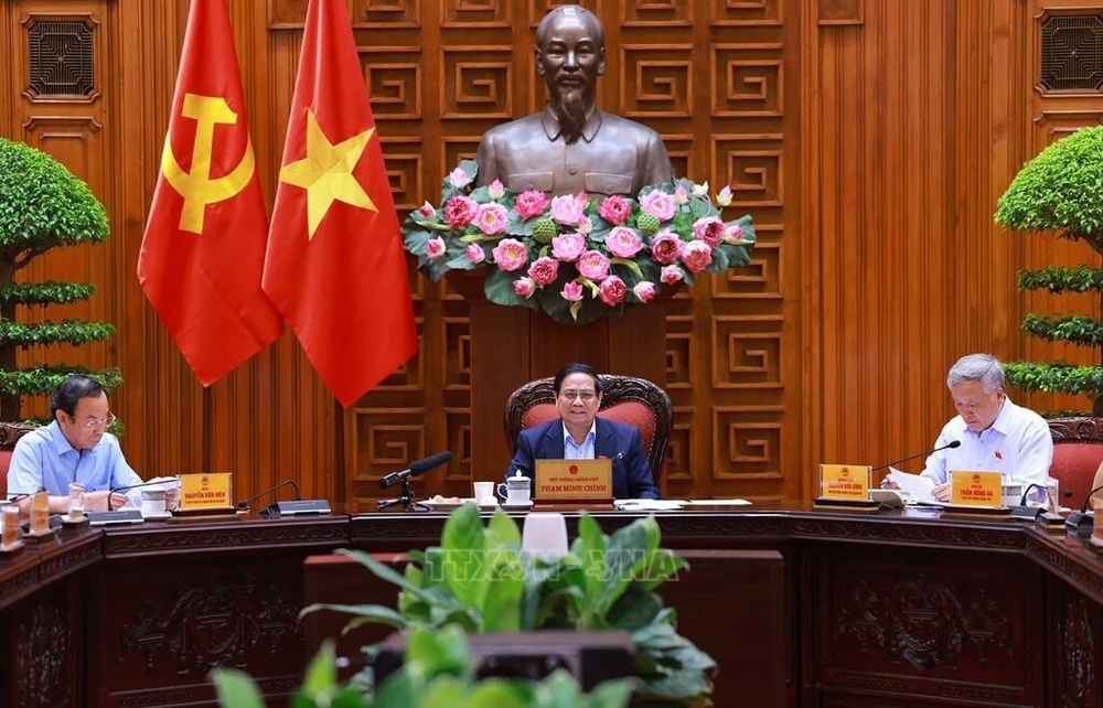 Thủ tướng Phạm Minh Chính chủ trì cuộc họp Thường trực Chính phủ về trung tâm tài chính quốc tế tại Thành phố Hồ Chí Minh và Đà Nẵng. Ảnh: TTXVN