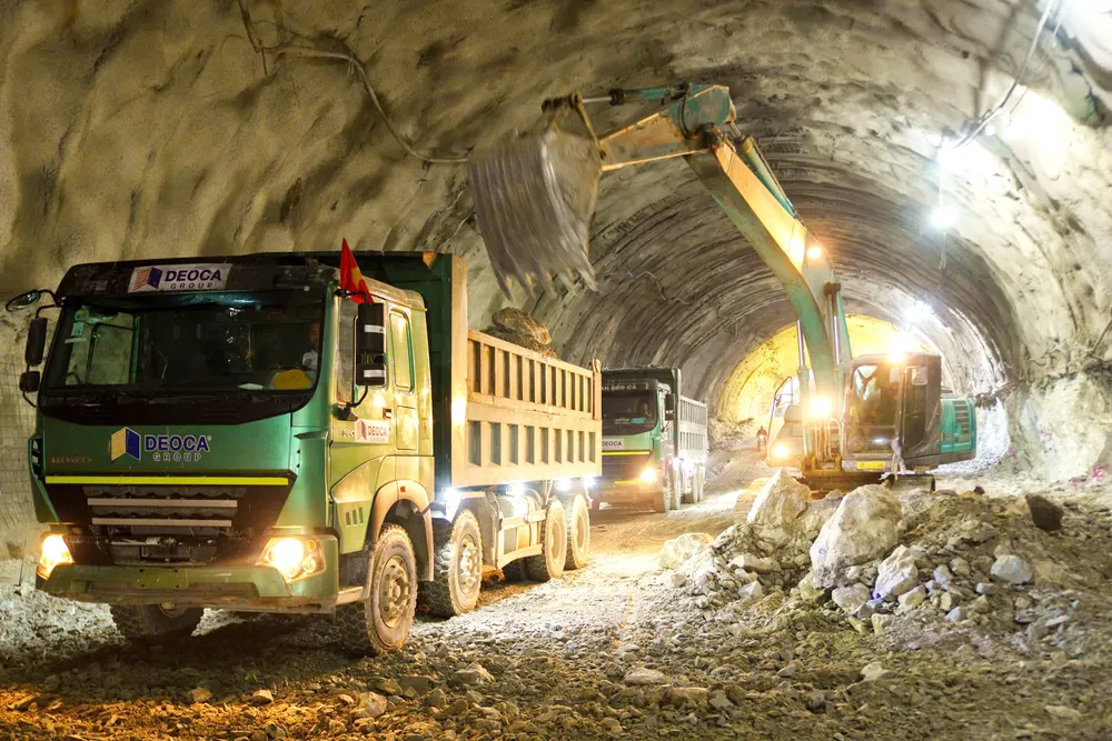 Dernières étapes pour ouvrir le plus long tunnel autoroutier de l'autoroute Nord-Sud, qui fait partie du projet Quang Ngai - Hoai Nhon PSA Anh18.jpg