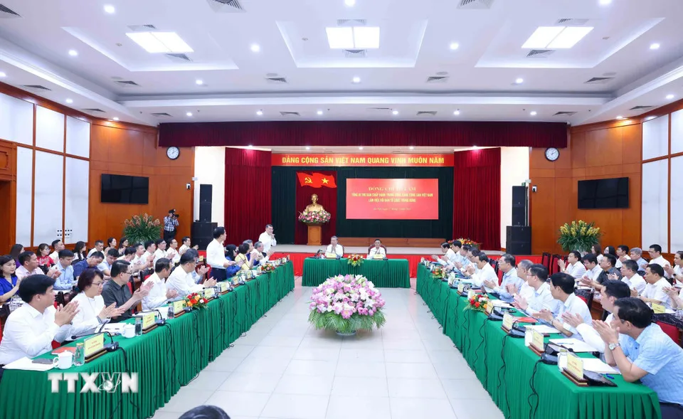 Quang cảnh buổi làm việc. Ảnh: TTXVN tong-bi-thu-to-lam-lam-viec-voi-ban-to-chuc-trung-uong-2705-6.jpg