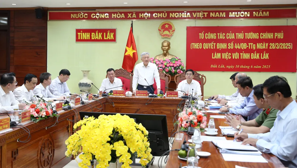Phó Thủ tướng Thường trực Chính phủ Nguyễn Hòa Bình làm việc với lãnh đạo tỉnh Đắk Lắk về giải quyết các vụ việc khiếu nại, tố cáo phức tạp, kéo dài vượt cấp lên Trung ương. Ảnh: VGP PTT1.jpg