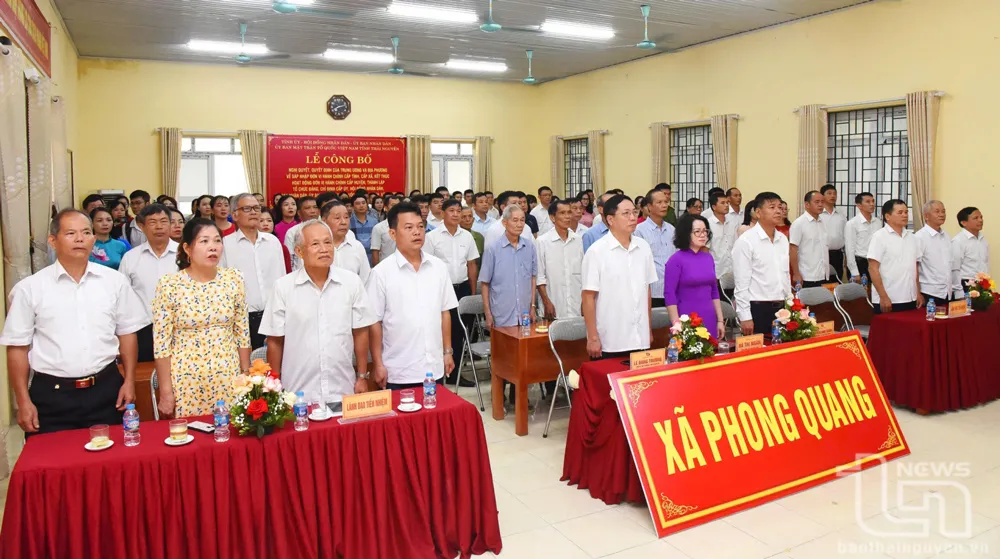 Cán bộ, đảng viên tham dự Lễ công bố nghị quyết, quyết định của Trung ương và địa phương về sáp nhập đơn vị hành chính cấp tỉnh, cấp xã tại xã Phong Quang chinh-quyen-hai-cap-2_20250630162306.jpg
