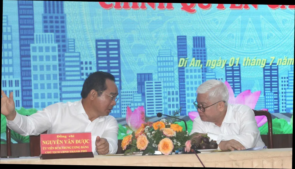 Chủ tịch UBND TPHCM cùng Trưởng đoàn ĐBQH TPHCM trao đổi tại buổi làm việc z6759353262300_9adb49ea8102558ec5c85041f88a3a2e.jpg