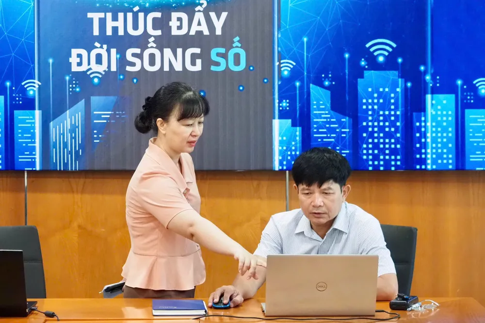 Ông Trần Lâm Thịnh, Phó Giám đốc VNPT TPHCM tại buổi giao lưu. Ảnh: HOÀNG HÙNG gen-h-z6762953379435_f1539411d61c6613900b8e8b8b3d595a.jpg