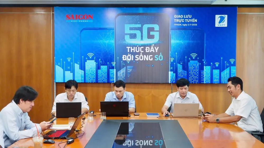 Quang cảnh buổi giao lưu. Ảnh: HOÀNG NAM gen-h-z6762954532738_1d52a3a138a3bf87247064ef9a53f1b9.jpg