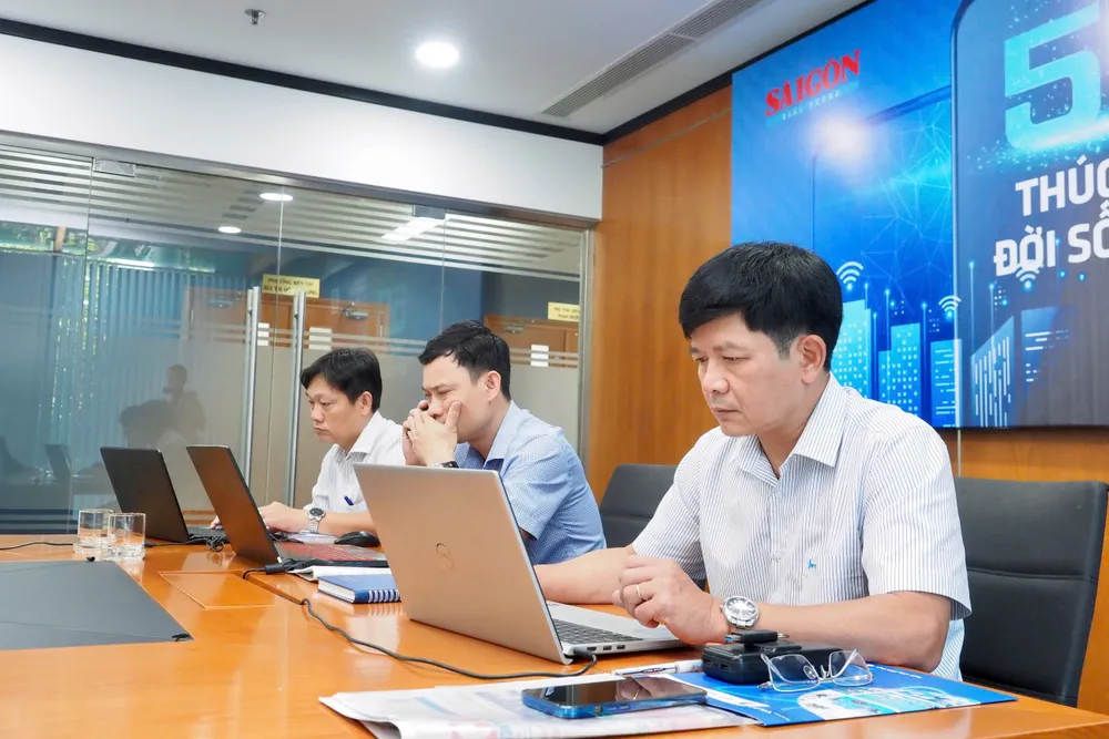 Khách mời tại buổi giao lưu. Ảnh: HOÀNG HÙNG gen-o-z6762953824956_88481c34cf99c4413091ef947967856a.jpg