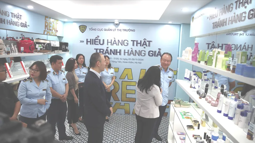 Hiểu hàng thật - Tránh hàng giả là một trong những tiêu chí quan trọng để người tiêu dùng lựa chọn khi quyết định mua hàng NAM_3873.JPG