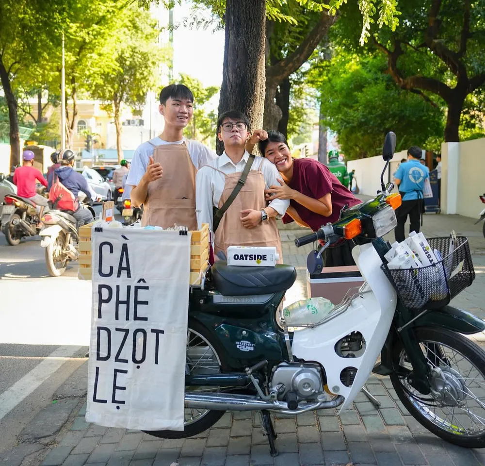 Một ”quán” cà phê di động của sinh viên E6A.jpg