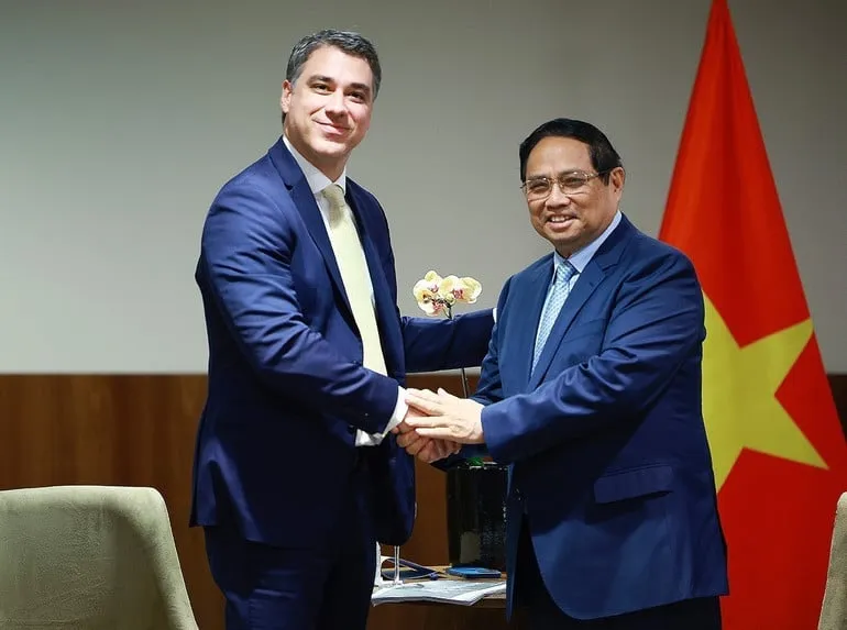 Thủ tướng Phạm Minh Chính tiếp ông Daniel Lopes, Phó Chủ tịch Tập đoàn FS, tập đoàn chuyên sản xuất ethanol từ ngô, đồng thời là một trong những nhà sản xuất nhiên liệu sinh học carbon thấp hàng đầu khu vực Mỹ Latinh. Ảnh: TTXVN 2.jpeg