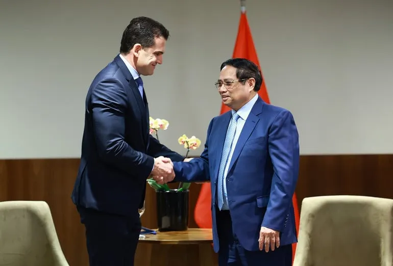 Thủ tướng Phạm Minh Chính tiếp lãnh đạo Tập đoàn JBS, Tập đoàn hàng đầu thế giới trong lĩnh vực chế biến lương thực.Ảnh: TTXVN 8.jpeg