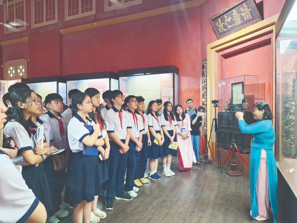 Học sinh Trường THCS Huỳnh Khương Ninh Học sinh Trường THCS Huỳnh Khương Ninh (phường Tân Định, TPHCM) trong giờ học Lịch sử ở bảo tàng. Ảnh: THU TÂM IMG_7427.jpeg