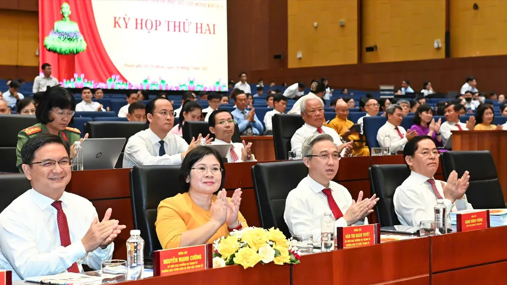 Các đại biểu tham dự kỳ họp. Ảnh: VIỆT DŨNG gen-o-Cuong.jpg