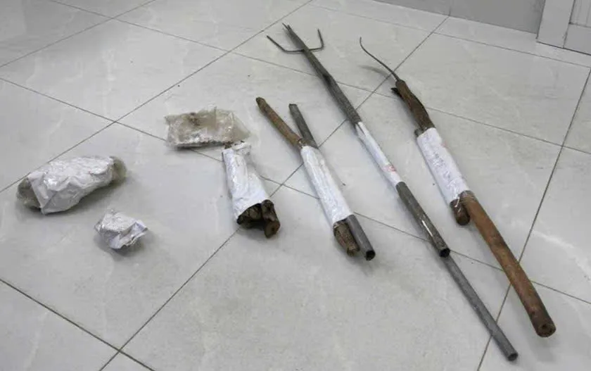 Hung khí các đối tượng gây án được cơ quan công an thu giữ 2.jpg