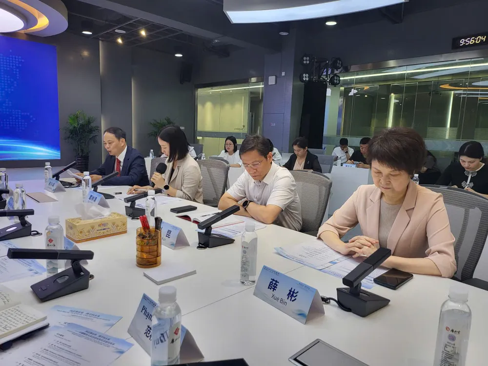 Lãnh đạo Nhật báo Quảng Tây đang chia sẻ ứng dụng AI vào quy trình sản xuất và xuất bản báo Quảng Tây gen-h-bao quang tay 1.jpg