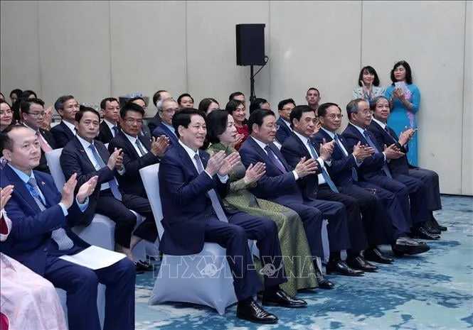 Chủ tịch nước Lương Cường và Phu nhân cùng đoàn đại biểu cấp cao Việt Nam dự buổi gặp mặt. Ảnh: TTXVN 1.jpeg