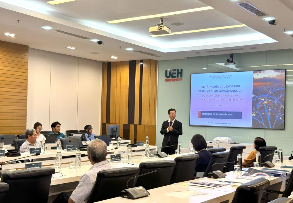GS.TS. Võ Xuân Vinh - Chủ nhiệm đề tài - Viện trưởng Viện Nghiên cứu Kinh doanh 3.jpg