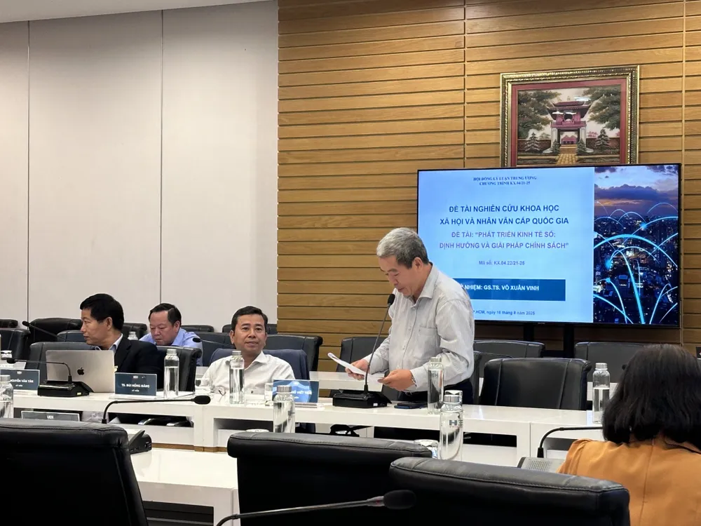 PGS.TS. Hồ Viết Tiến – Đồng Giám đốc Trung tâm CFVG, UEH - Ủy viên Hội đồng 7.jpg