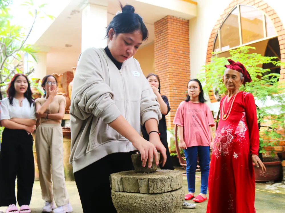 Làng gốm Bàu Trúc đón 2.000 lượt du khách/ngày