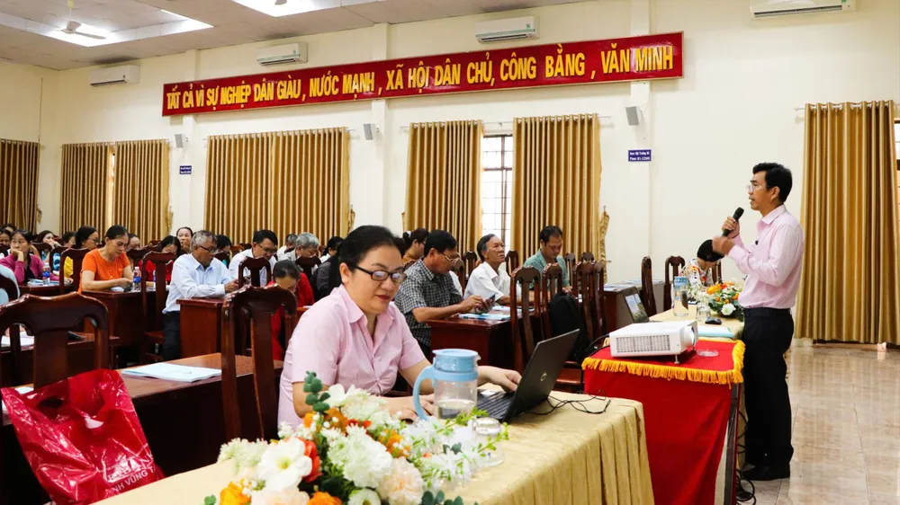 Quang cảnh buổi tập huấn