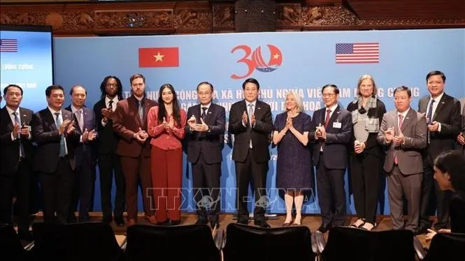 Chủ tịch nước Lương Cường với các đại biểu. Ảnh: TTXVN vn-hoa-ky-4.jpg