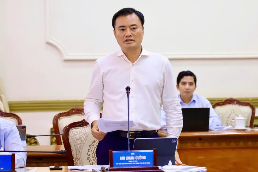 Phó Chủ tịch UBND TPHCM Bùi Xuân Cường phát biểu tại buổi làm việc. Ảnh: QUỐC HÙNG z7049458493140_5ce8b6292d66c50cc19662a3d9717974.jpg