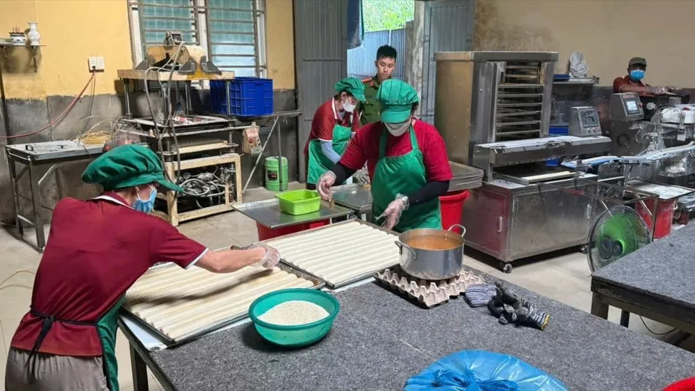 Công an Đà Nẵng phát hiện nhiều cơ sở sản xuất, kinh doanh bánh Trung thu vi phạm quy định về an toàn thực phẩm. Ảnh: CACC