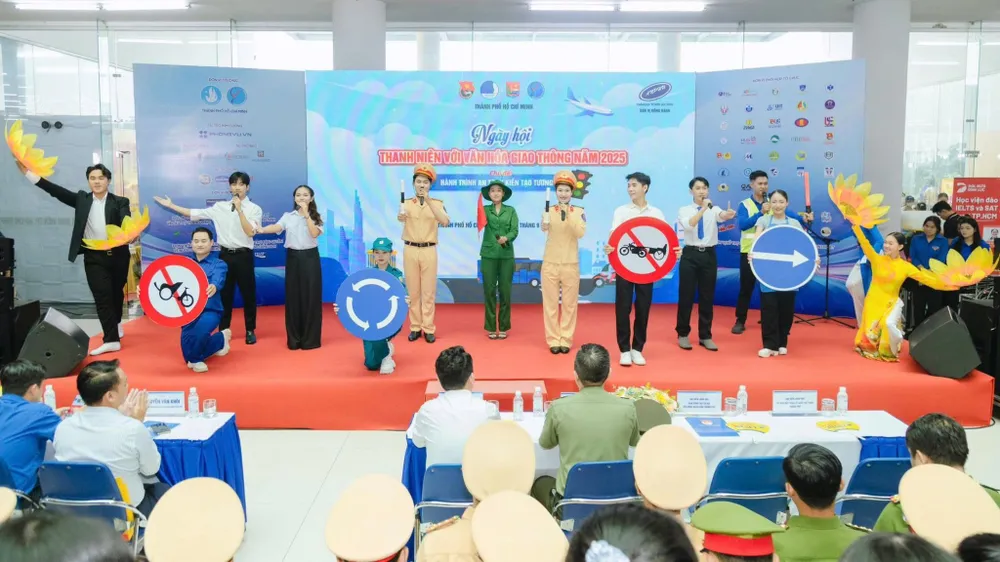 Tiết mục tuyên truyền về an toàn giao thông tại ngày hội