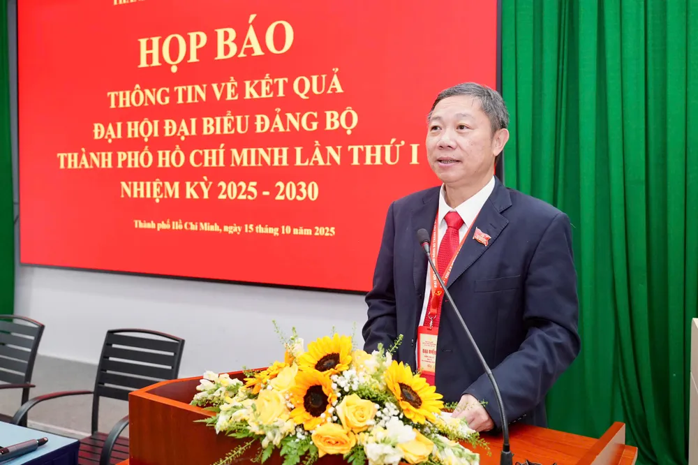 Trưởng Ban Tuyên giáo và Dân vận Thành ủy TPHCM Dương Anh Đức phát biểu tại buổi họp báo. Ảnh: HOÀNG HÙNG duong anh duc.jpg