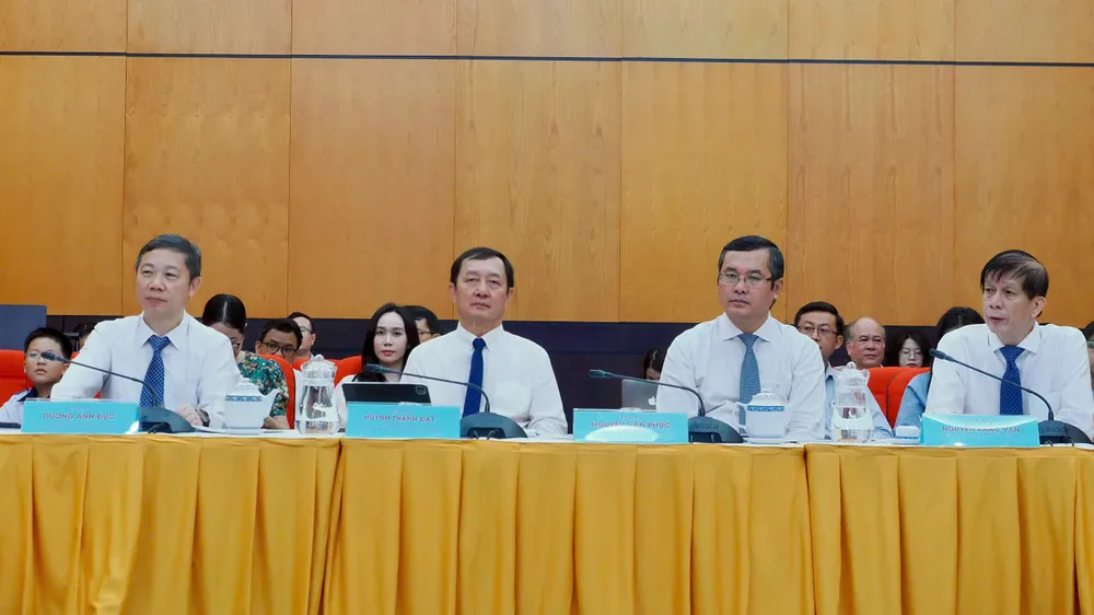 Các đại biểu dự toạ đàm. Ảnh: HOÀNG HÙNG z7153018401594_b2e36c5f7ea83ddb35e2dbbdbfc8e5f0.jpg