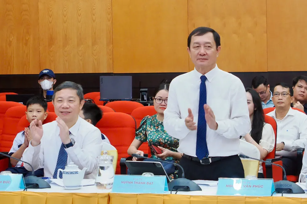 Đồng chí Huỳnh Thành Đạt, Ủy viên Ban Chấp hành Trung ương Đảng, Phó Trưởng Ban Tuyên giáo và Dân vận Trung ương tại toạ đàm. Ảnh: HOÀNG HÙNG z7153018453099_12ded40566fae3fb6ca2d5668df332dc.jpg