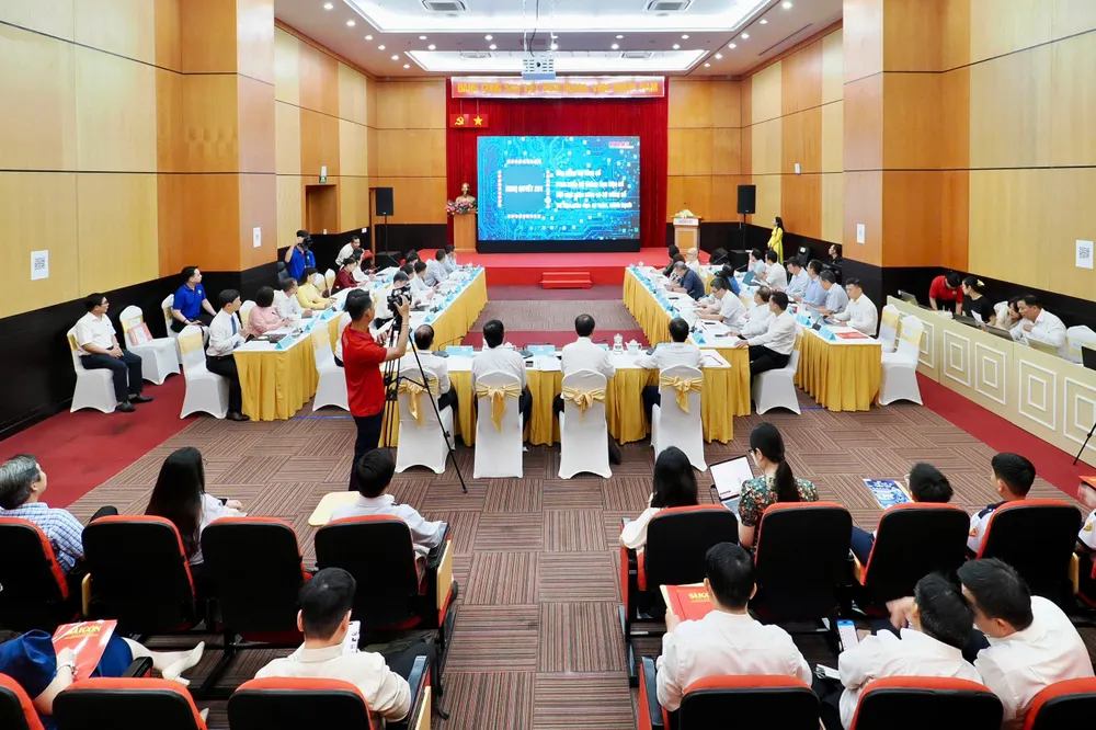 Quang cảnh buổi toạ đàm. Ảnh: HOÀNG HÙNG z7153021943009_39db90a0b6eddd43b801c581321287ef.jpg