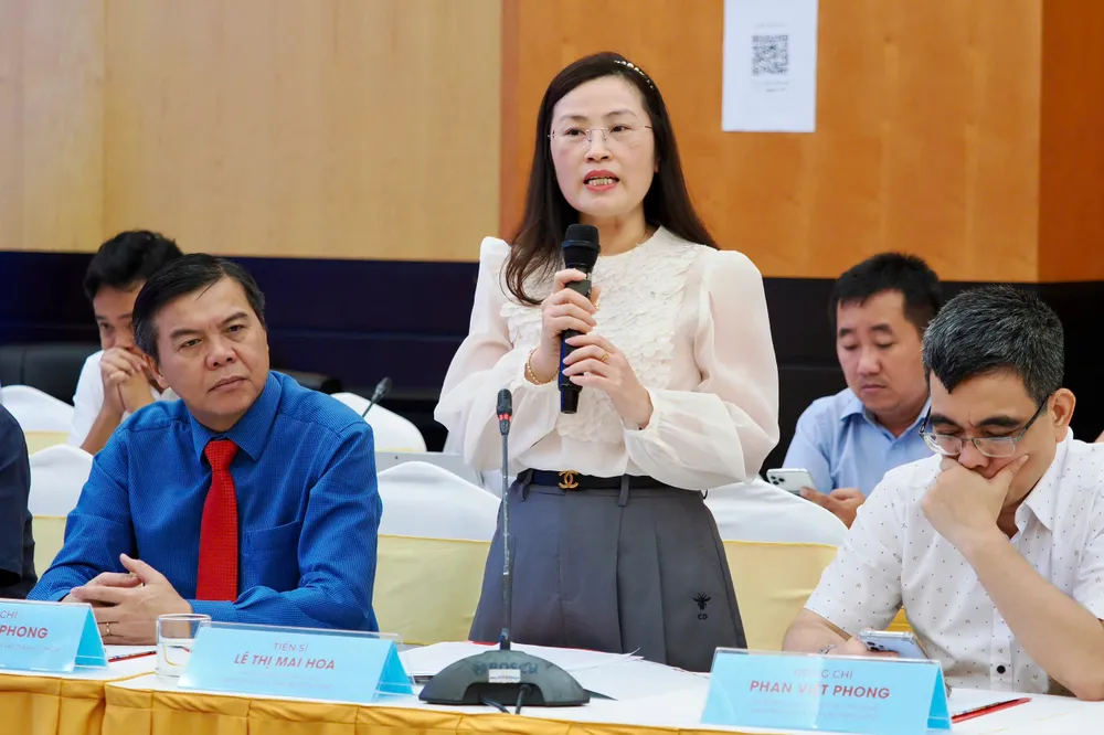 TS. Lê Thị Mai Hoa, Phó Vụ trưởng, Vụ Giáo dục Ban Tuyên giáo và Dân vận Trung ương trình bày tham luận tại hội thảo. Ảnh: HOÀNG HÙNG z7153076469243_5a5cb981525e2434898499f749f071b2.jpg
