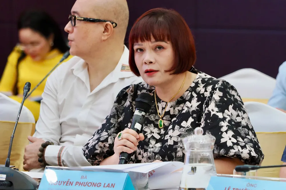Bà Nguyễn Phương Lan, Tổng Giám đốc Tập đoàn EMG Education, trình bày tham luận tại toạ đàm. Ảnh: HOÀNG HÙNG z7153140592528_b5689de88e48cb52d3c4d6d093440b64.jpg